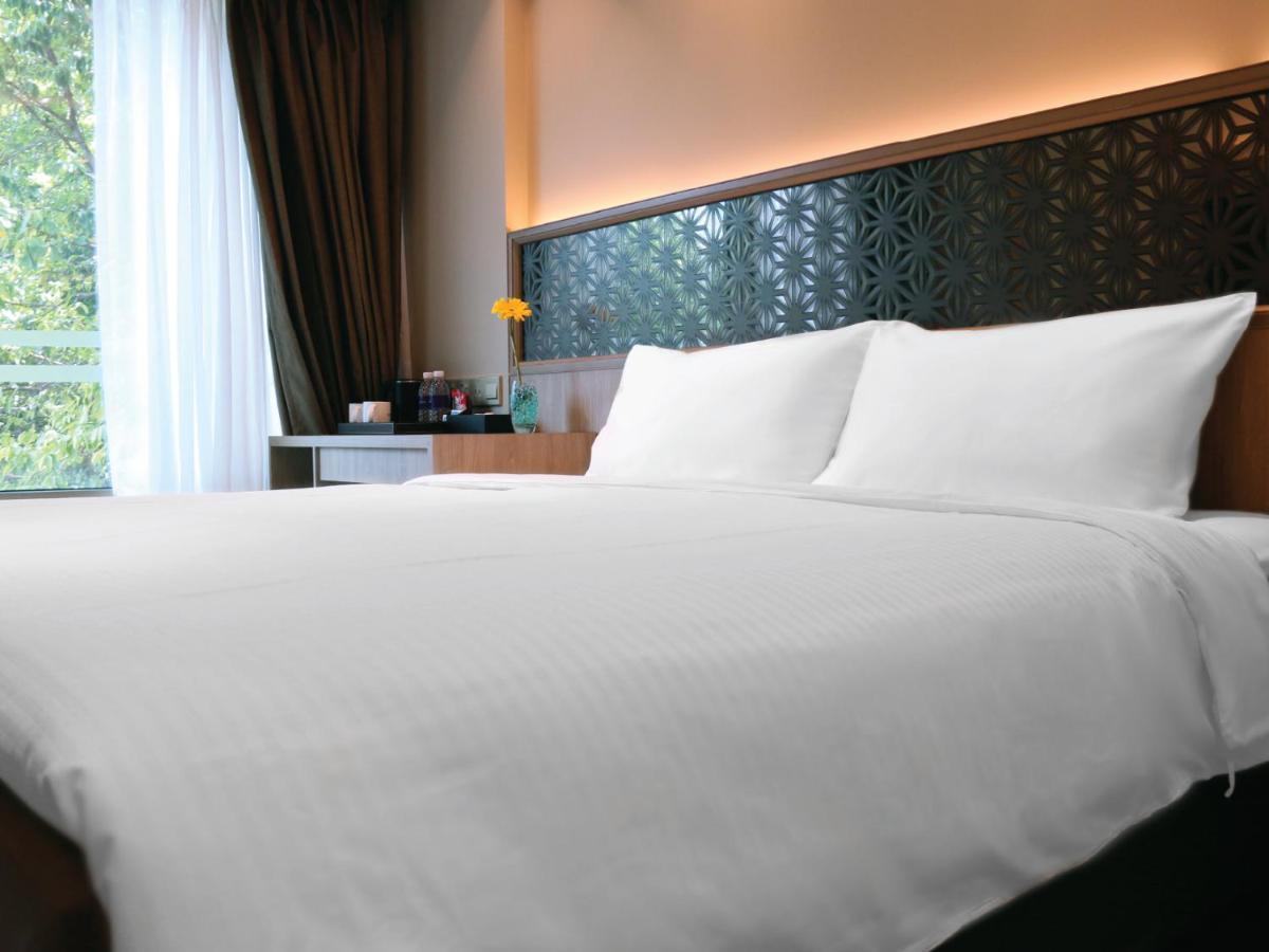 Aqueen Prestige Hotel Jalan Besar Singapur Exterior foto