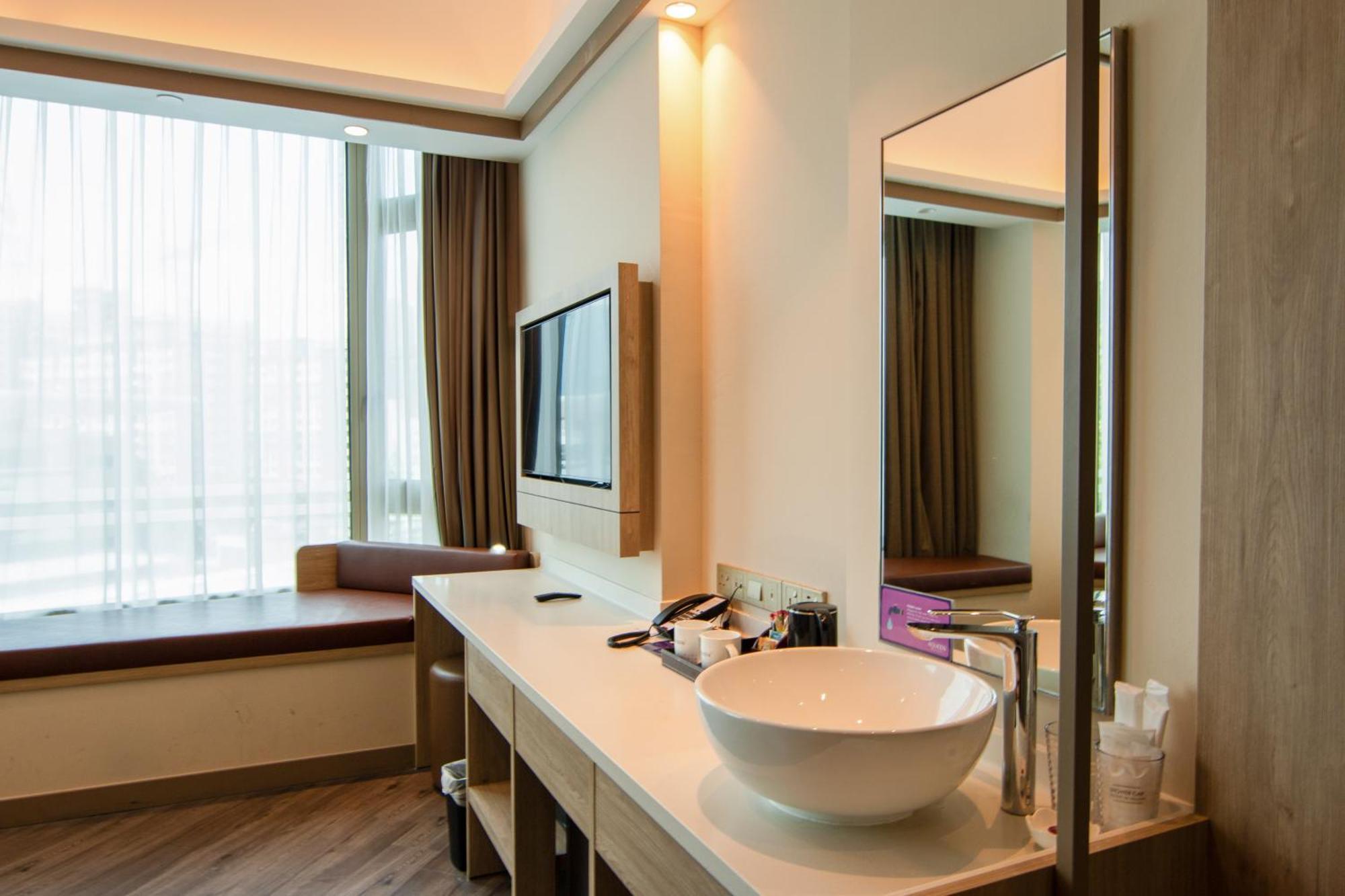 Aqueen Prestige Hotel Jalan Besar Singapur Exterior foto